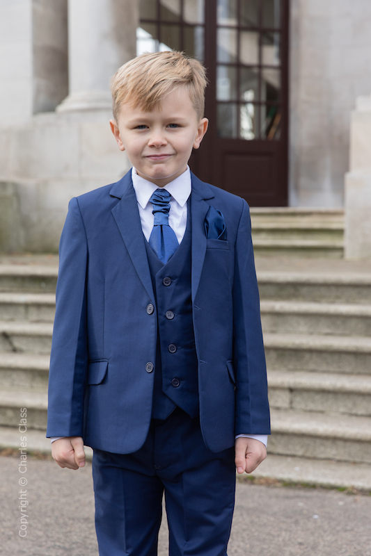https://www.charlesclass.co.uk/user/products/Boys-Royal-Blue-Suit-with-navy-cravat-set-close.jpg